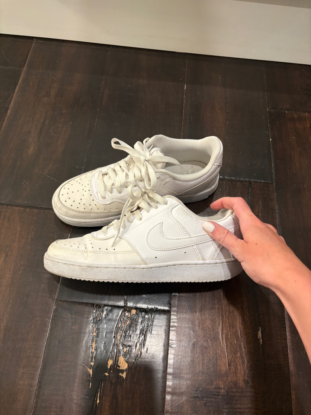 Woman’s Nike shoes - Picture 2 of 3